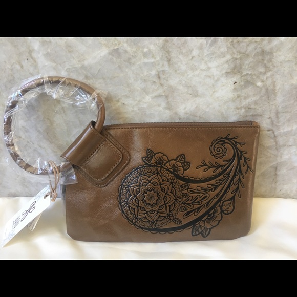 HOBO Handbags - NWT Hobo Sable Leather Wristlet Clutch Purse Brown